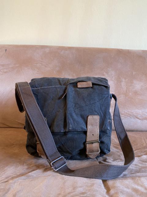 Other Designers National Athletic Goods - Rare National Geographic sling bag