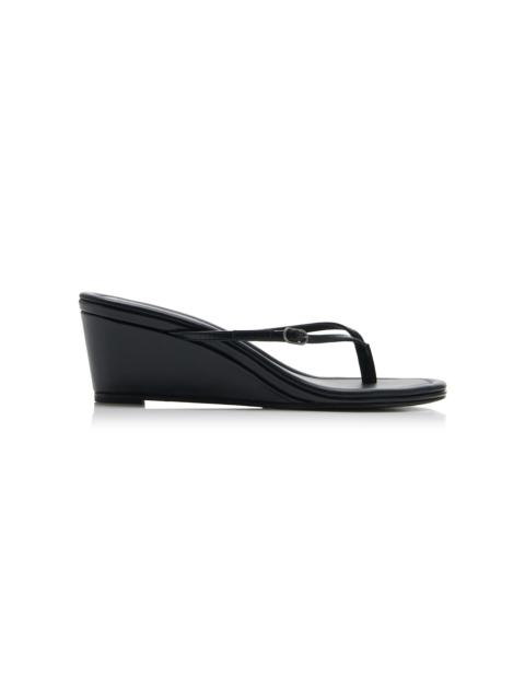 ST. AGNI Petit Belt Thong Wedge black