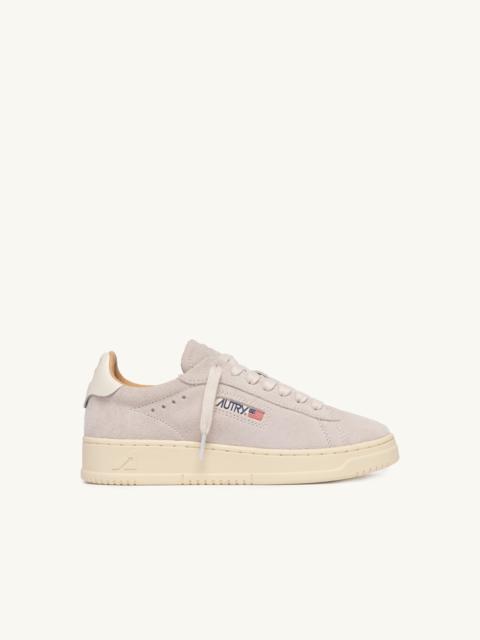 AUTRY DALLAS LOW SNEAKERS IN WHITE SUEDE