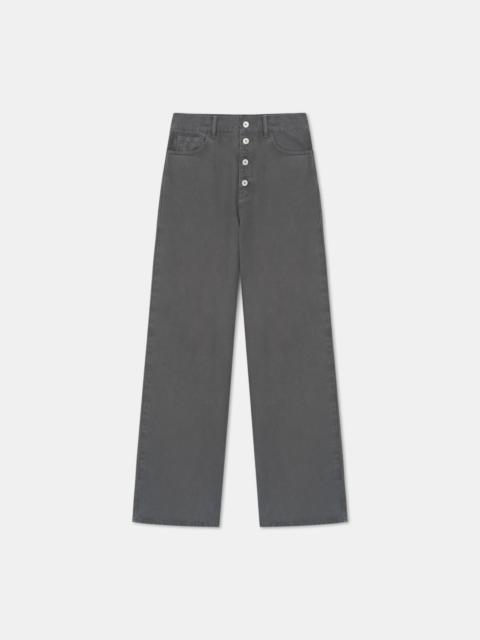 AERON STEWART
Wide-leg denim pants