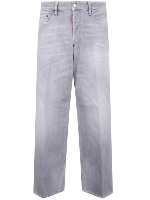 DSQUARED2 The LOOSE JEAN, a standout piece from DSQUARED2, embodies modern style in the jeans category. Crafte