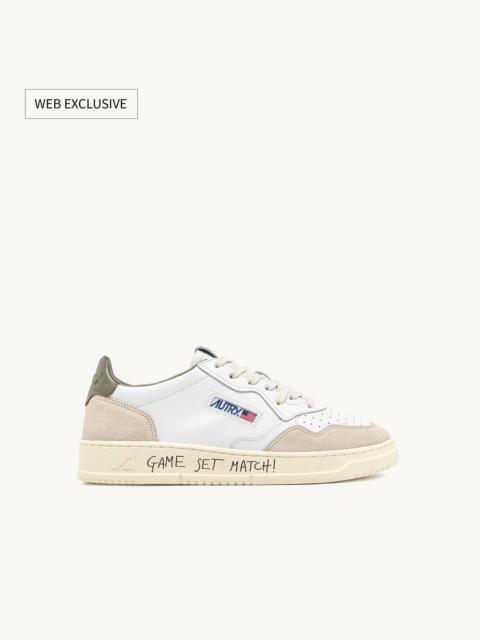 AUTRY MEDALIST LOW SNEAKERS IN LEATHER AND SUEDE COLOR WHITE AND COVERT GREEN WITH LETTERING