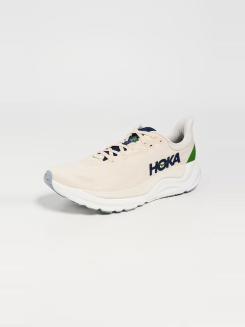 HOKA Arahi 8 Sneakers