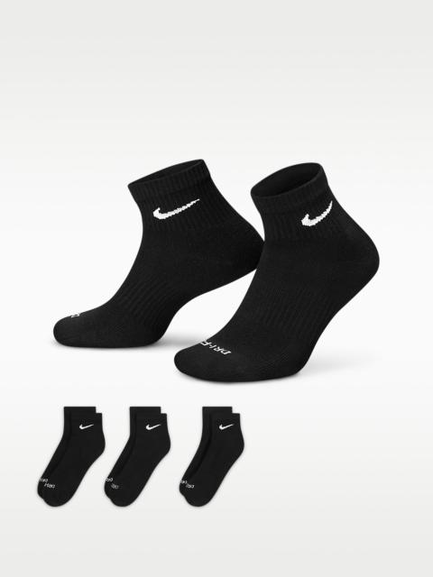 Nike Nike Everyday Plus Cushioned Training Ankle Socks (3 Pairs)