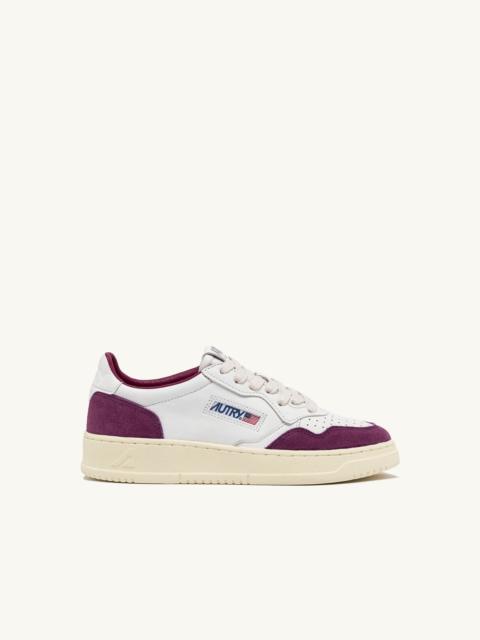AUTRY MEDALIST LOW SNEAKERS IN WHITE AND PURPLE LEATHER AND SUEDE