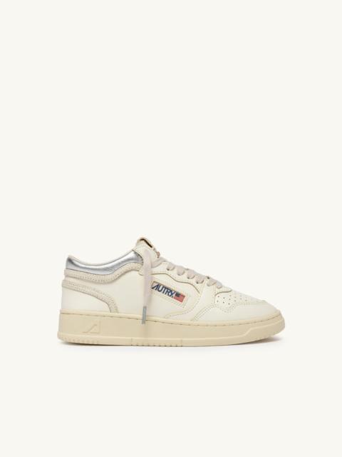 AUTRY MED-WAY SNEAKERS IN LEATHER COLOR MARSHMALLOW AND SILVER