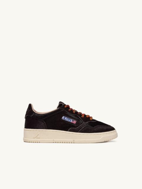 AUTRY MEDALIST LOW SNEAKERS IN CHOCOLATE BROWN PONY HAIR EFFECT