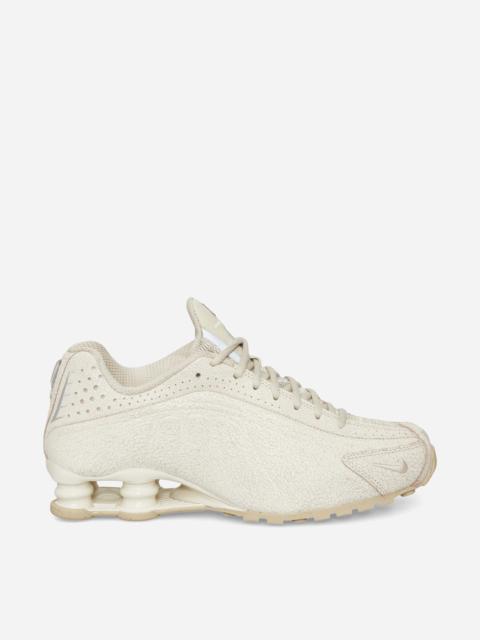 Nike Shox R4 Sneakers Natural / Metallic Silver