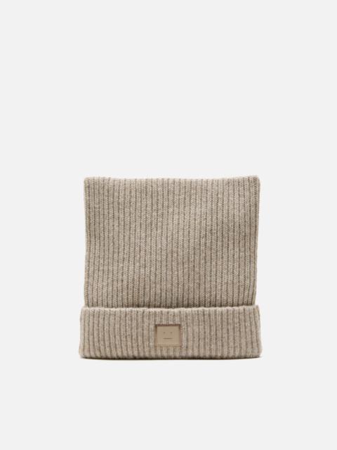 Acne Studios Face logo square beanie - Yak - Greige melange