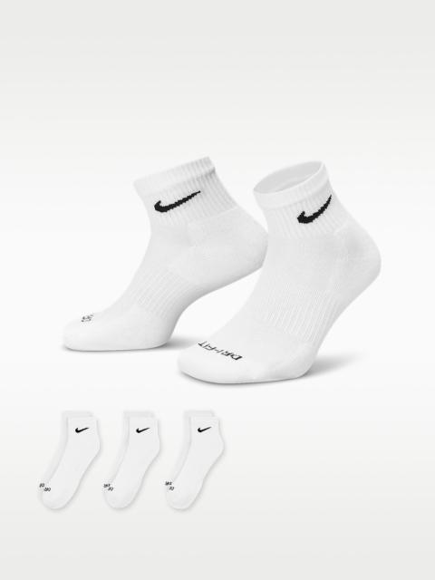 Nike Nike Everyday Plus Cushioned Training Ankle Socks (3 Pairs)