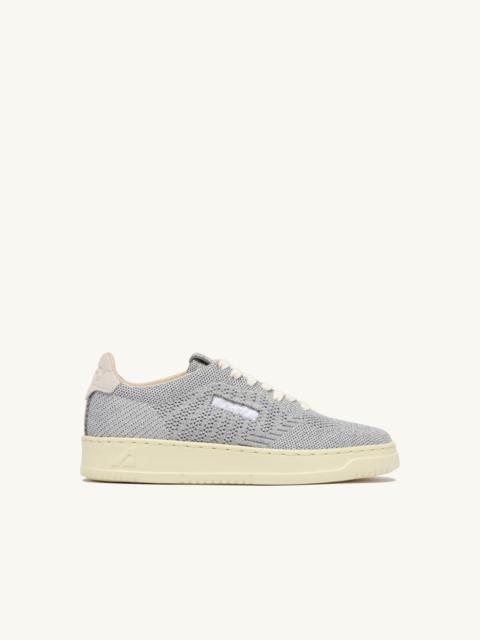 AUTRY MEDALIST EASEKNIT LOW SNEAKERS IN SILVER-TONE KNIT