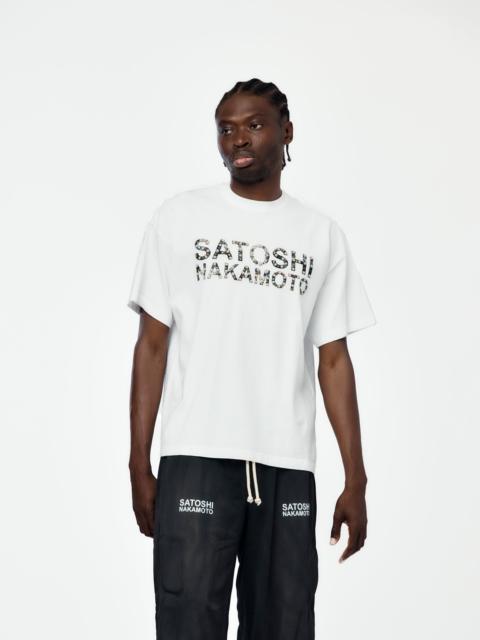 SATOSHI NAKAMOTO PEARL STUDDED LOGO TEE (WHITE)