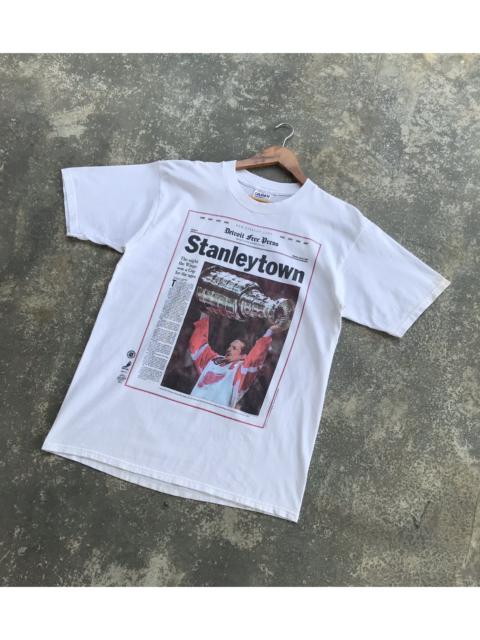 Other Designers Vintage - Vintage Detroit Newspaper Red Wings Steve Yzerman Hockey