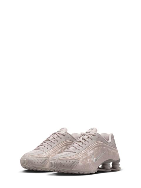 Nike Shox R4 Sneaker in College Grey/Flat Pewter at Nordstrom