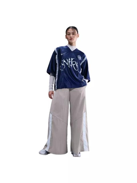 Nike Women's Sportswear Wide-Leg Woven Trousers - Grey