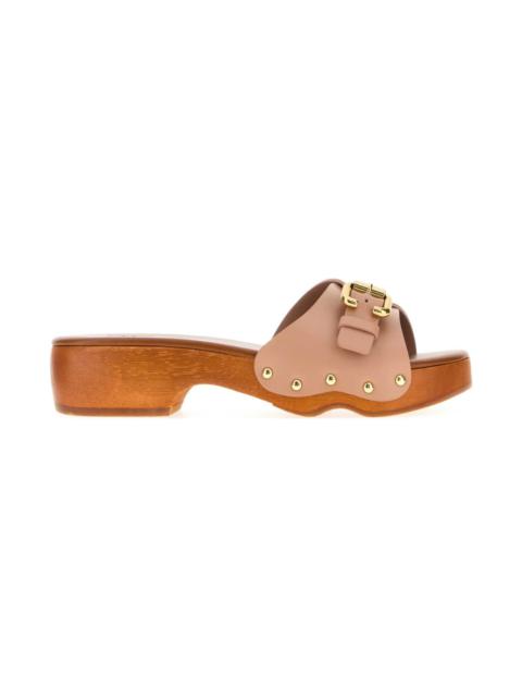 Chloé Powder Pink Leather Jeanette Clogs