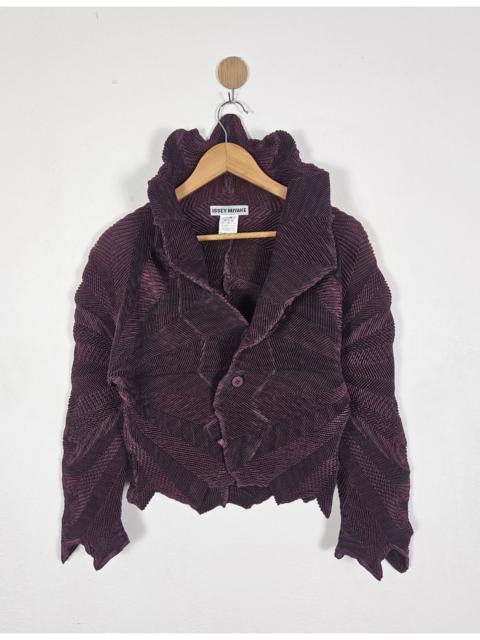 ISSEY MIYAKE Issey Miyake F/W 2017 Pleated Burgundy Sculptural Jacket