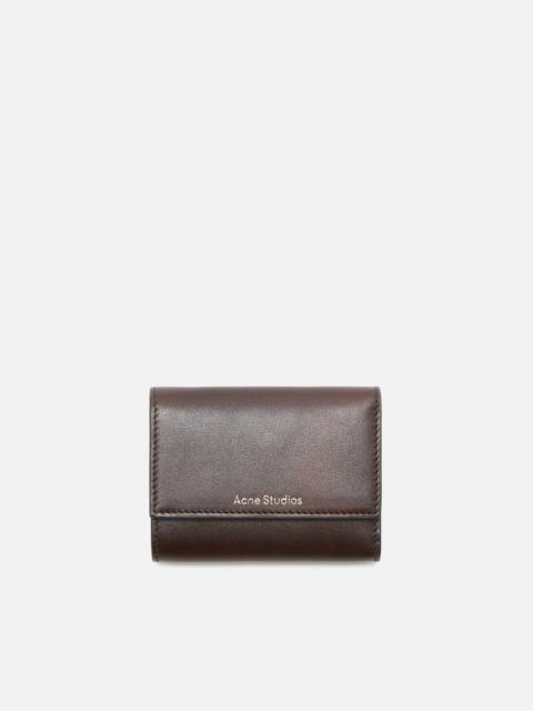 Acne Studios Trifold leather wallet - Dark brown