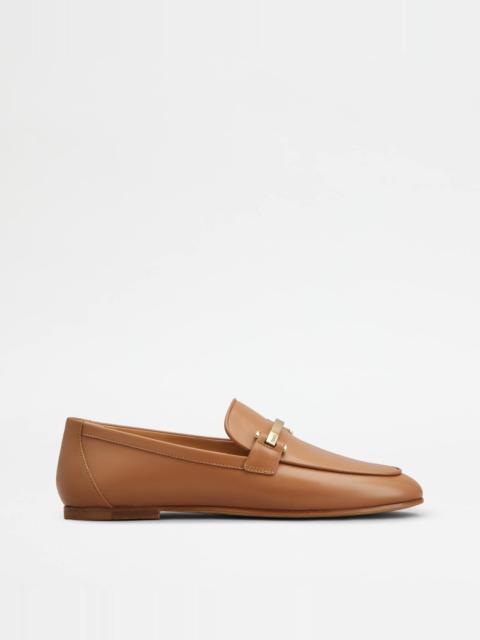 Tod's LOAFERS IN LEATHER - BROWN