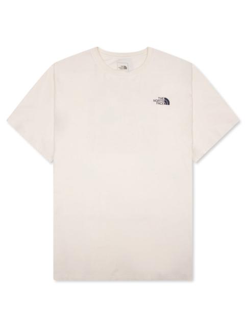 The North Face STAY EXPLORING REGULAR S/S TEE - WHITE DUNE