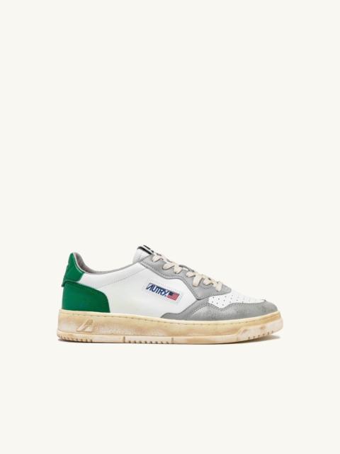 AUTRY MEDALIST LOW SUPER VINTAGE SNEAKERS IN WHITE GREEN AND GRAY