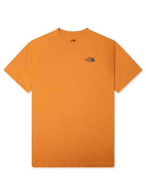 The North Face STAY EXPLORING REGULAR S/S TEE - DUST ORANGE