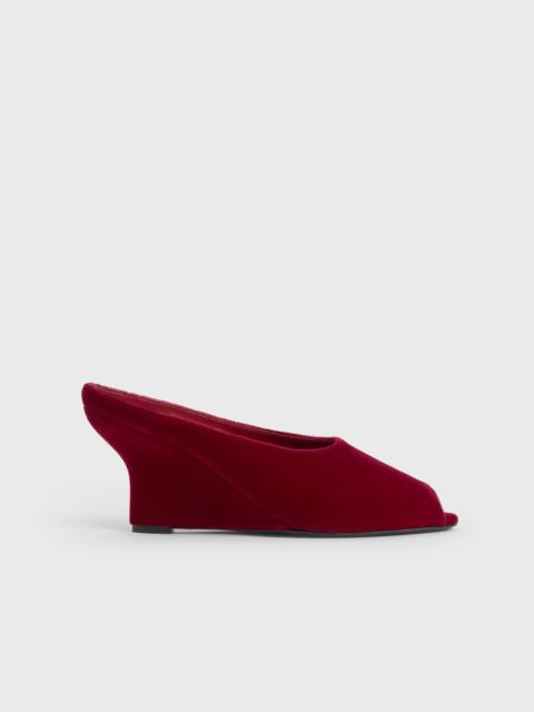 TOTEME Peep-toe velvet wedge mules red