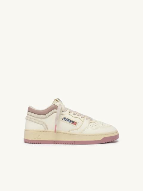 AUTRY MED-WAY SNEAKERS IN LEATHER COLOR MARSHMALLOW AND ZEPHYR