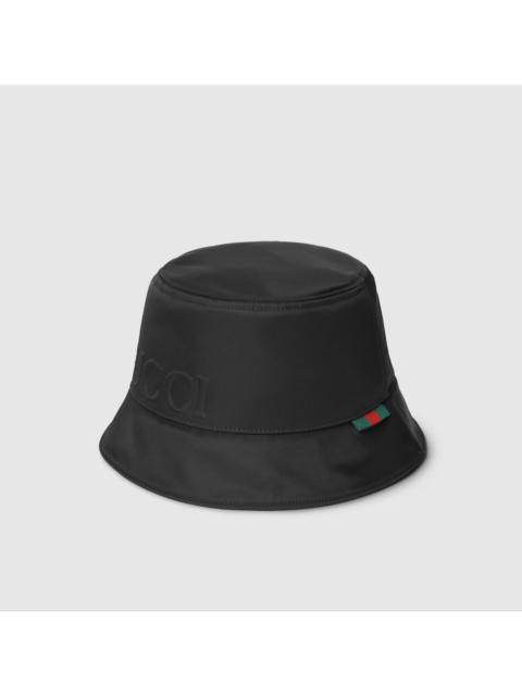 GUCCI NYLON BUCKET HAT WITH GUCCI LOGO