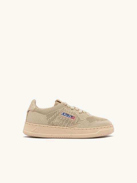 AUTRY MEDALIST EASEKNIT LOW SNEAKERS IN KNIT CREME BRULEE