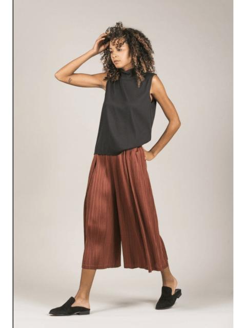 ISSEY MIYAKE Pleats Please kick pleat