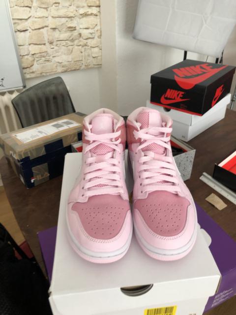 Jordan Nike Air Jordan 1 Mid Digital Pink