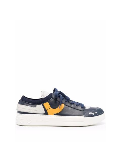FERRAGAMO 여자의 빨간 복장