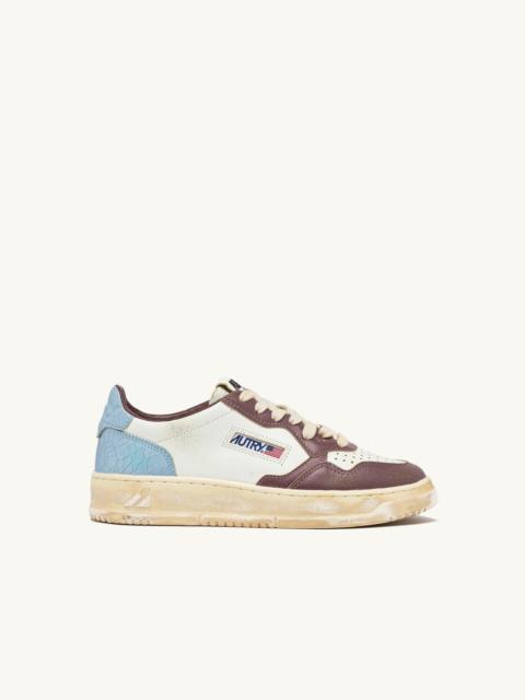 AUTRY MEDALIST LOW SUPER VINTAGE SNEAKERS IN WHITE CELESTIAL BLUE AND TAUPE