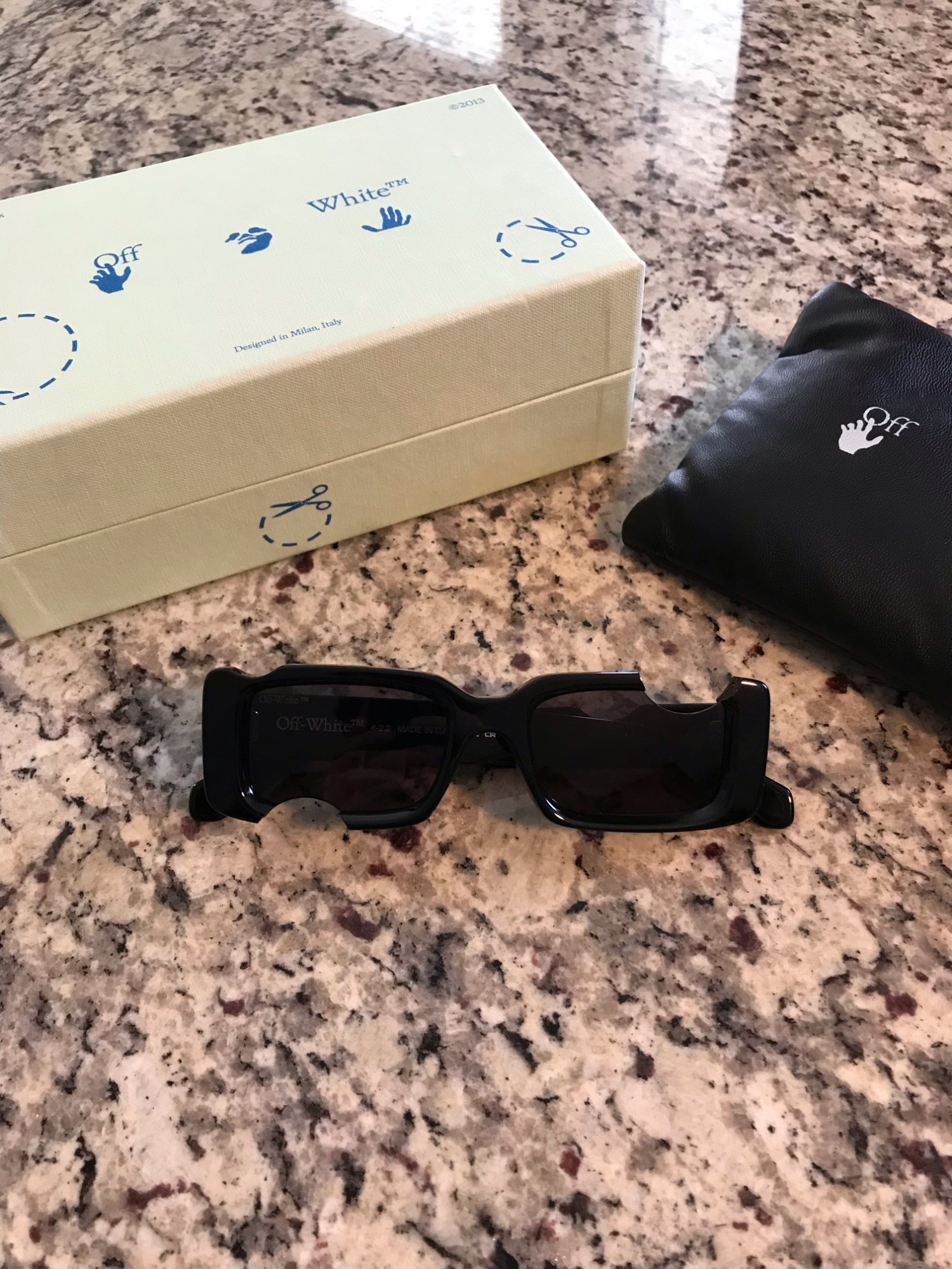Authentic Off-White Sunglasses New with Box Made In Italy Off White AMALFI sunglasses white oval | LookerOnline main image 4