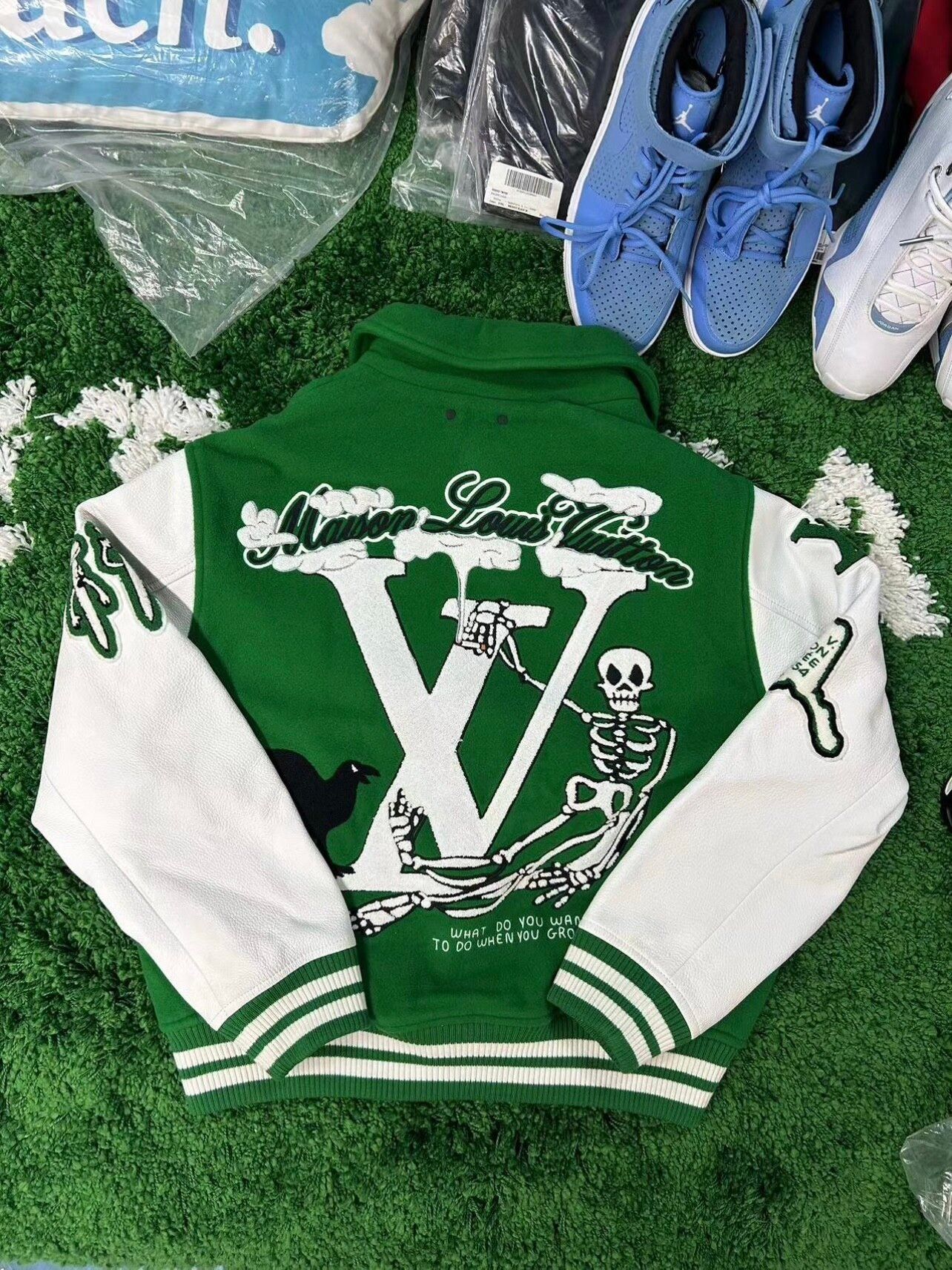 Louis Vuitton 緑色刺繍パッチジャケット Louis Vuitton 緑色刺繍パッチジャケット - メルカリ