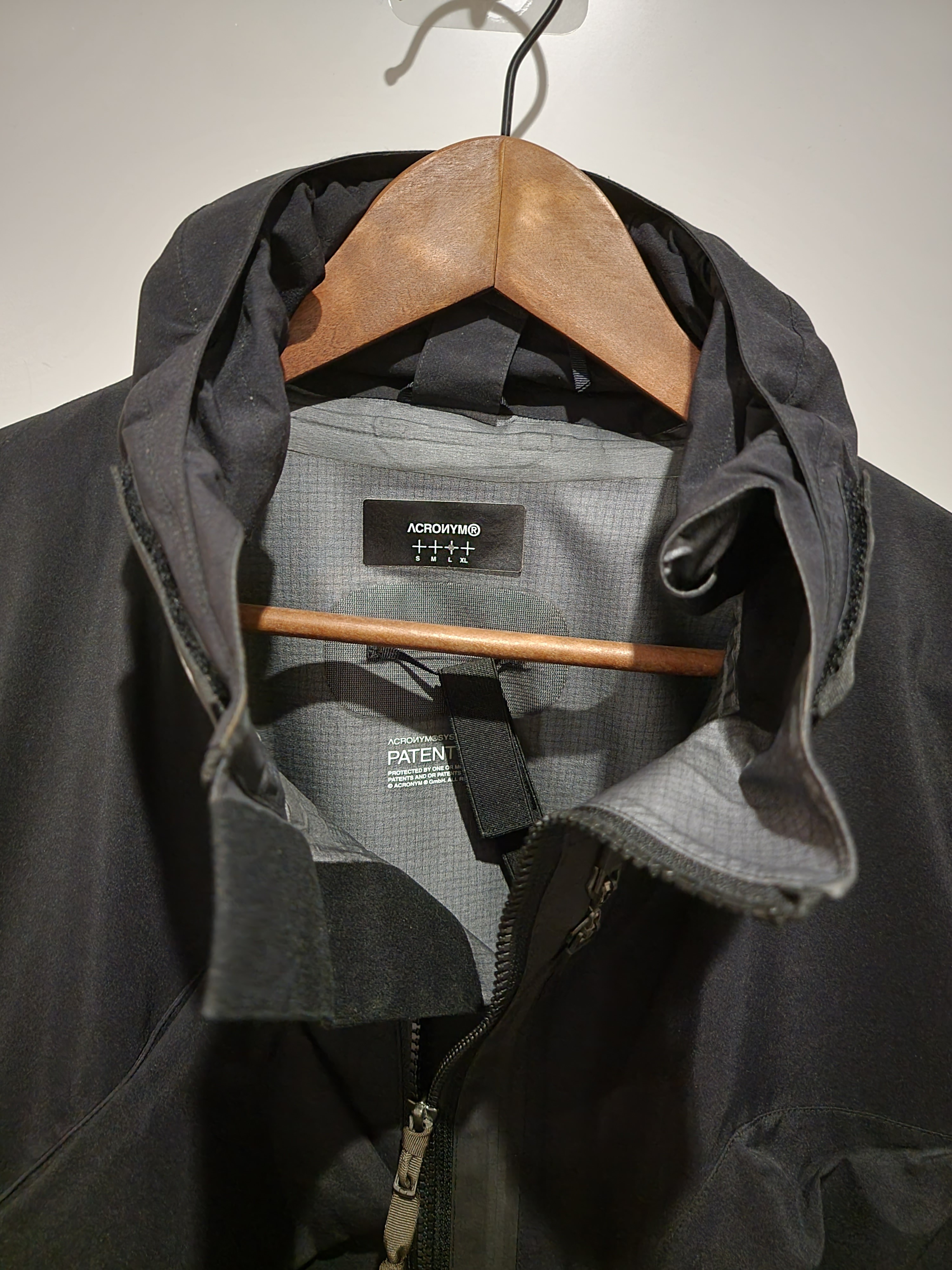 ACRONYM J47A-GT | ryanhoryanho | REVERSIBLE