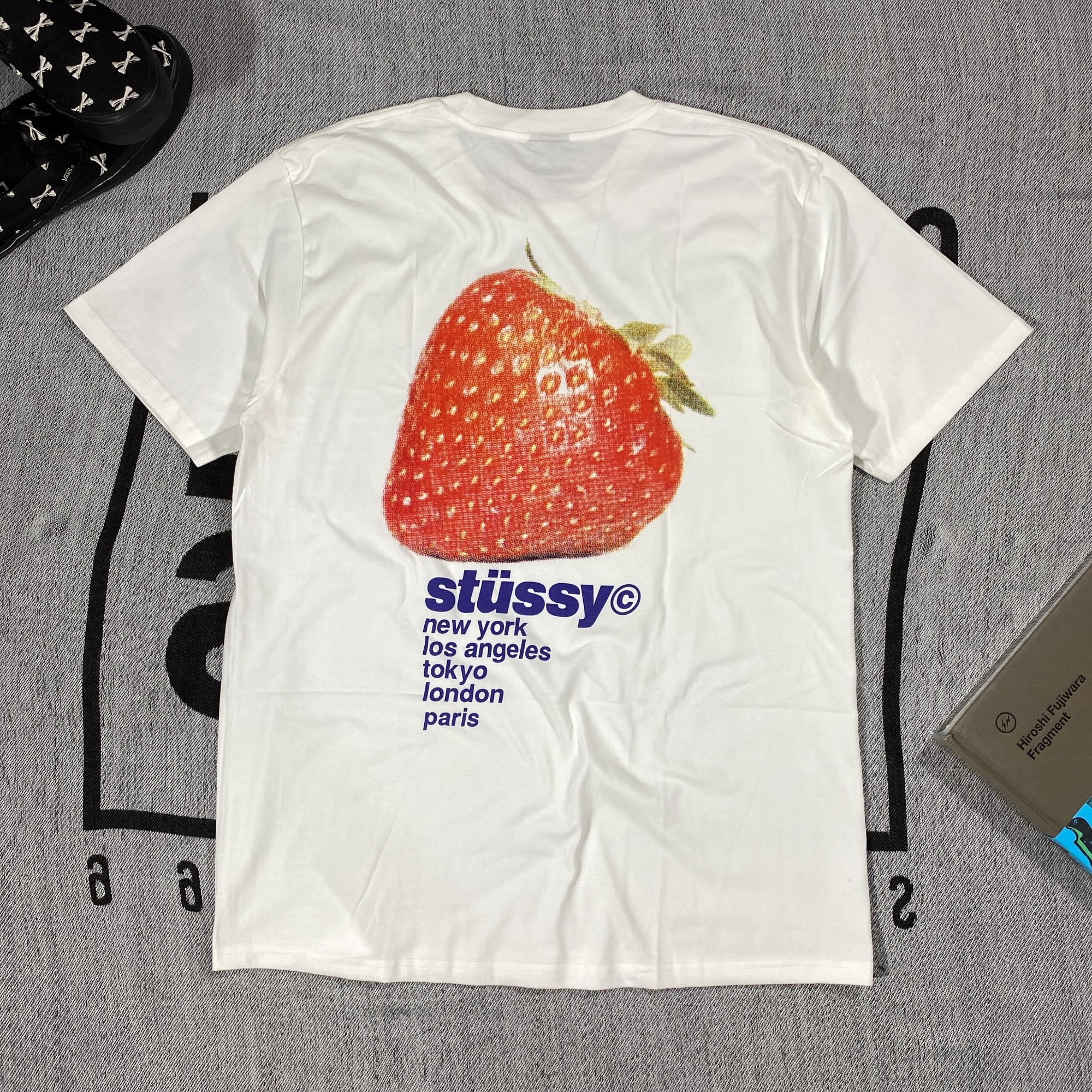 Stüssy STUSSY STRAWBERRY TEE WHITE | arcticst | REVERSIBLE