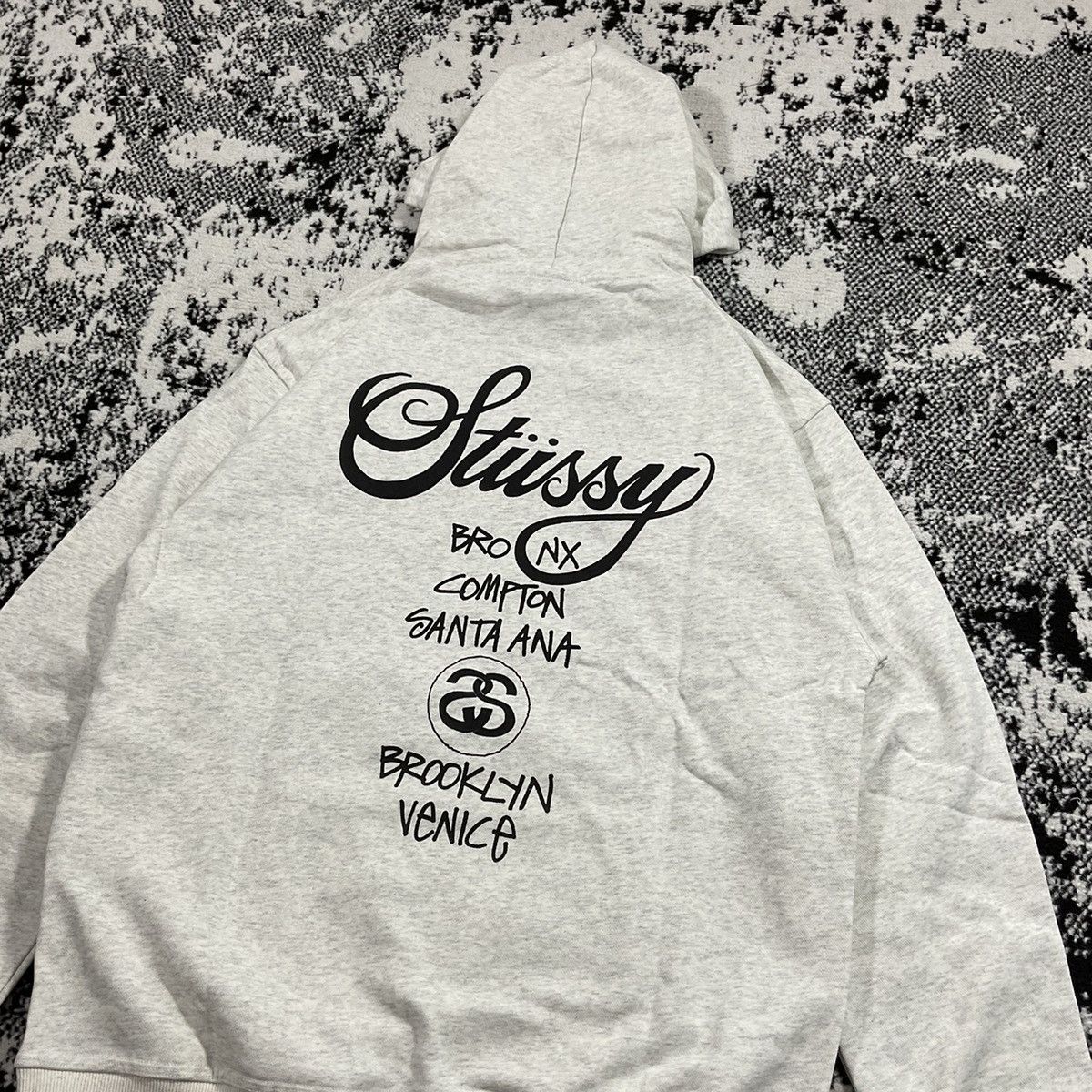 Stüssy STUSSY WORLD TOUR HOODIE IN ASH HEATHER SIZE LARGE | prgoodzstock |  REVERSIBLE