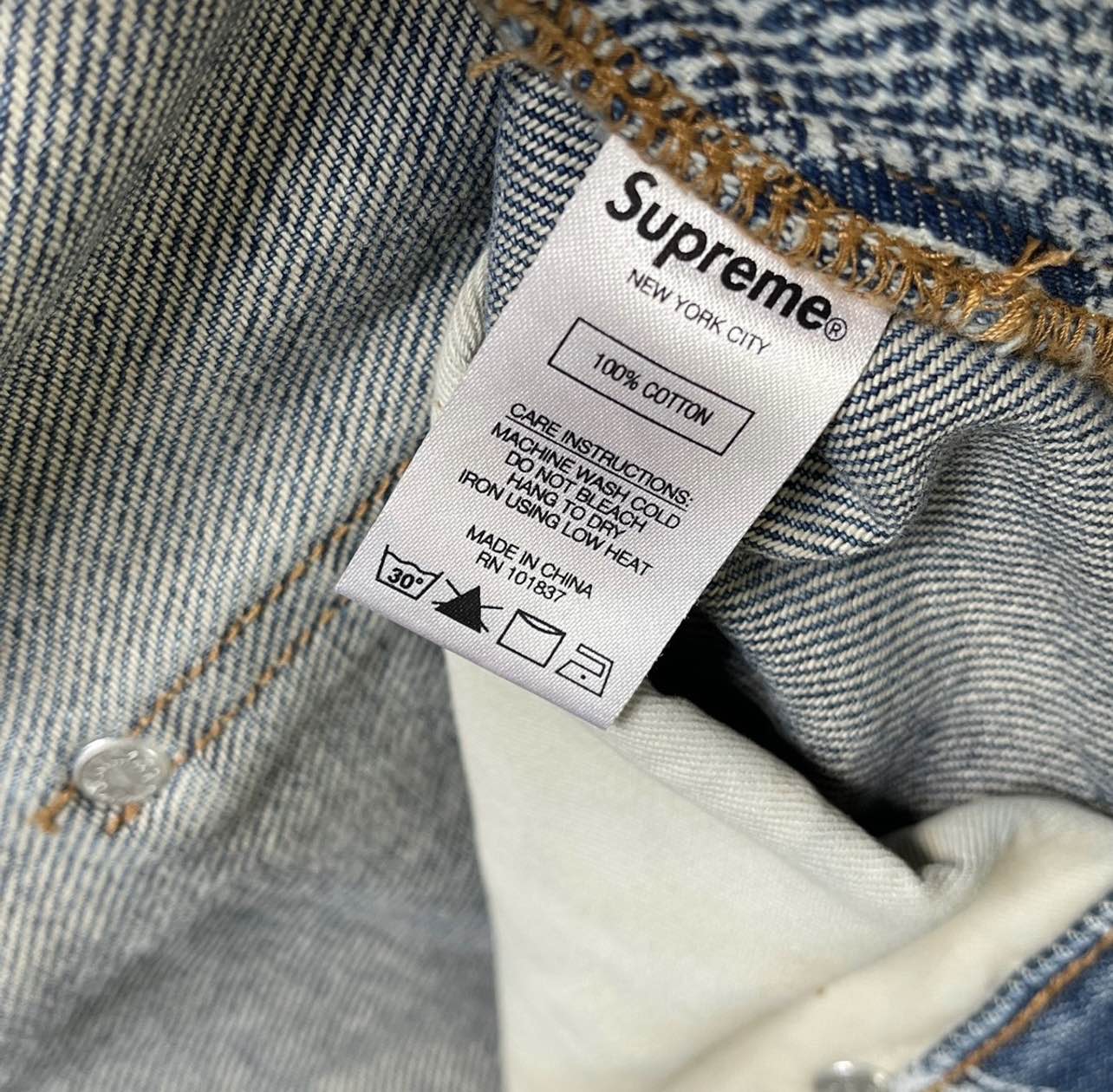 Supreme SUPREME x HYSTERIC GLAMOUR “ SNAKE PRINT DOUBLE KNEE Supreme SUPREME x HYSTERIC GLAMOUR “ SNAKE PRINT DOUBLE KNEE