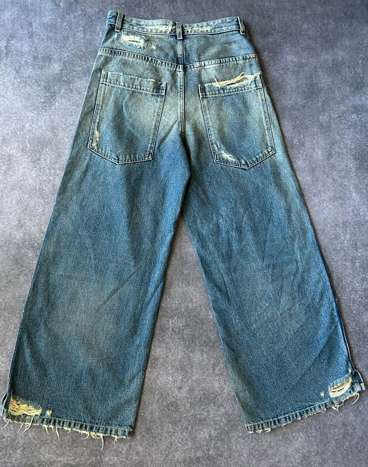 デニム・ジーパン GIVENCHY SS24 'Wide leg' jeans (BW512F5Y9K 402) Cocoon pants in washed denim in - medium blue | Givenchy NL