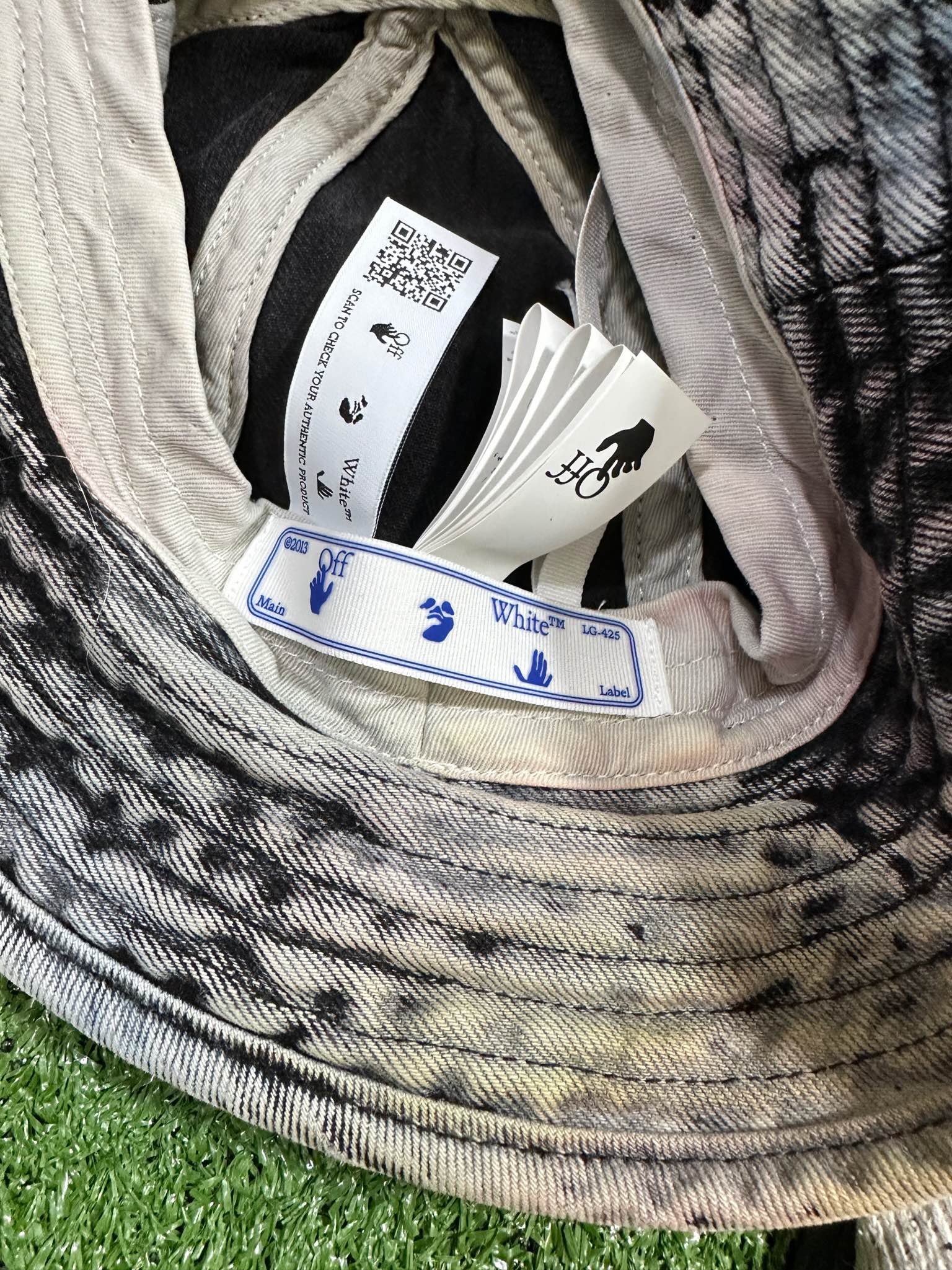 Off White by Virgil Abloh Reversible Bucket Hat Off-White Off-White Virgil Abloh Bleached Bucket Hat | rlw  main image 4