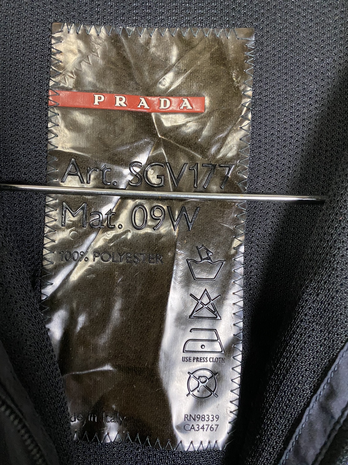 V*n様 当時物　何かのソフビに装着されていた、赤色ナイロン製トゲトゲデザインマ V*n様 当時物 何かのソフビに装着されていた、赤色