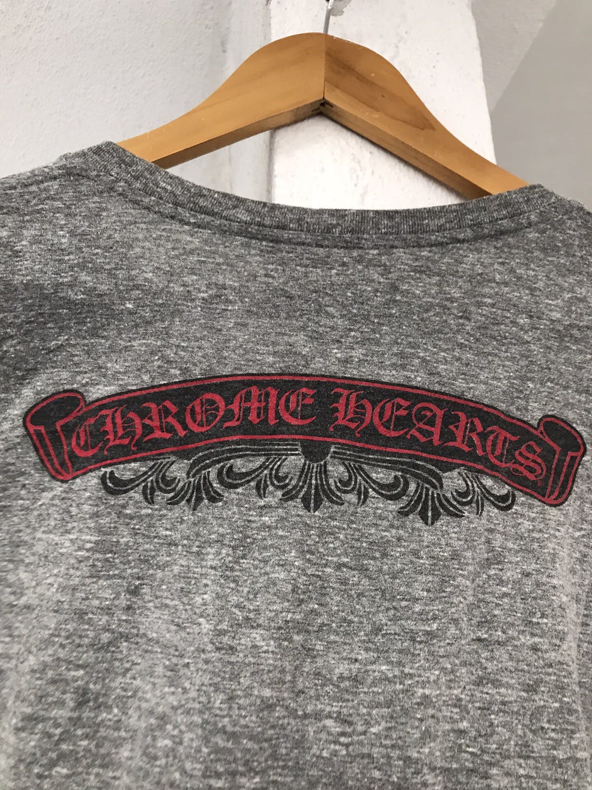 Chrome Hearts Chrome Hearts V Neck red Logo Tee | azzashop