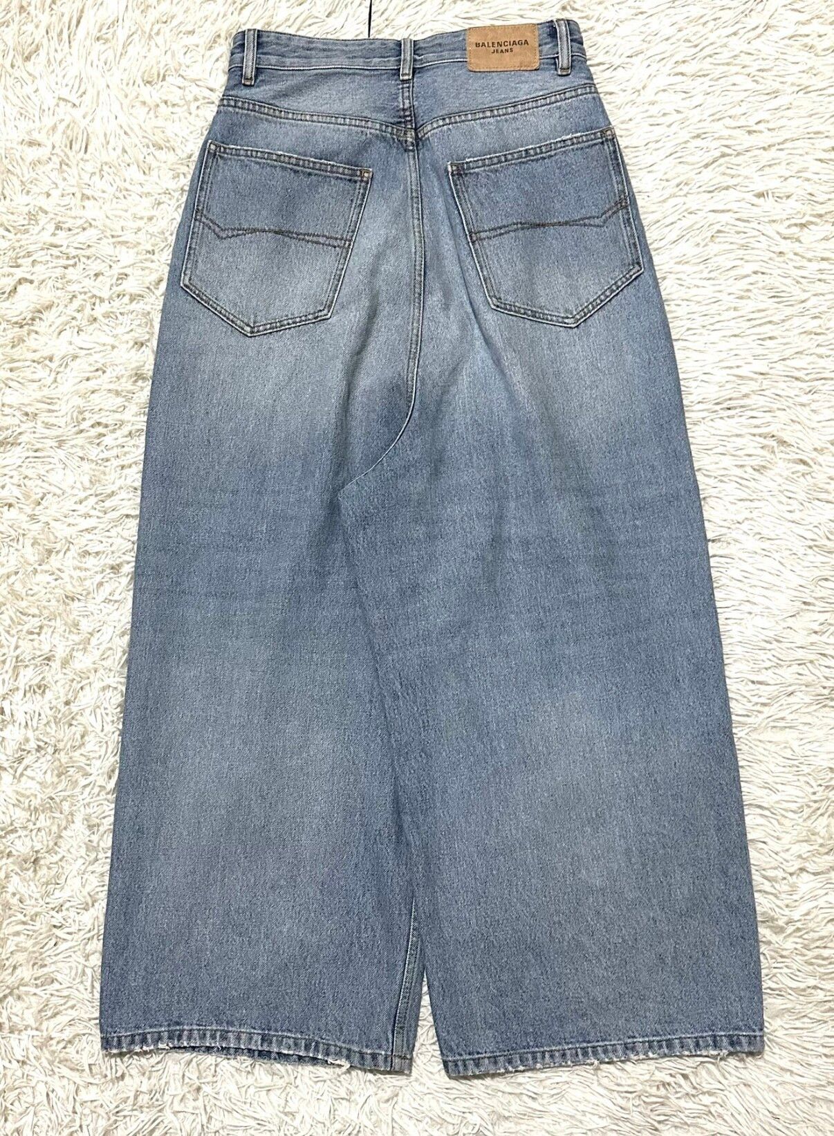 デニム・ジーパン BALENCIAGA LOW-WAIST DENIM JEANS BALENCIAGA | Japanese Denim Baggy Jeans | Women | Lane Crawford