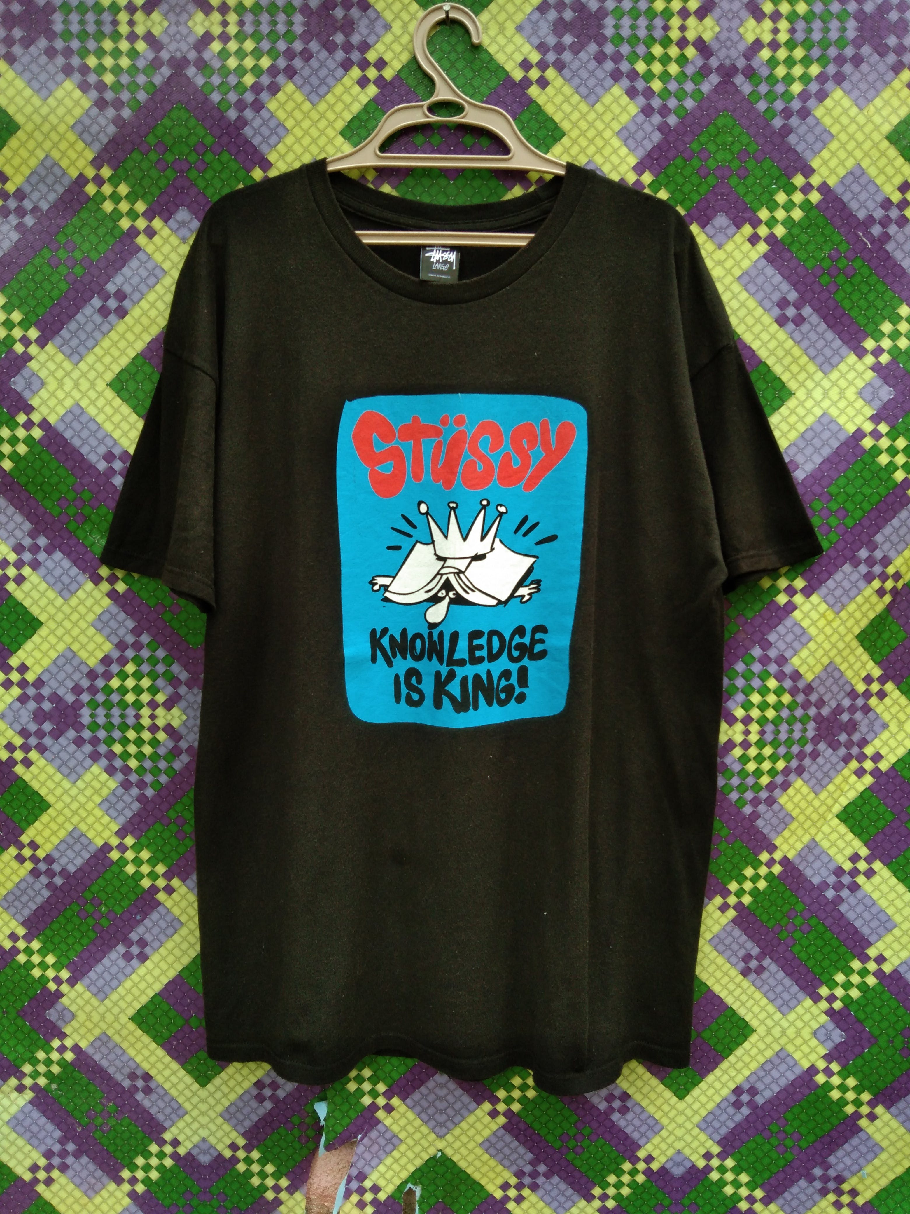 Stüssy STUSSY KNOWLEDGE IS KING T-SHIRT | designercloset | REVERSIBLE