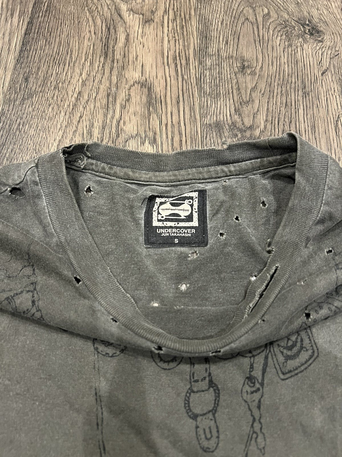 UNDERCOVER Undercover SS03 Scab Amulet Necklace T-Shirt | 1missoo