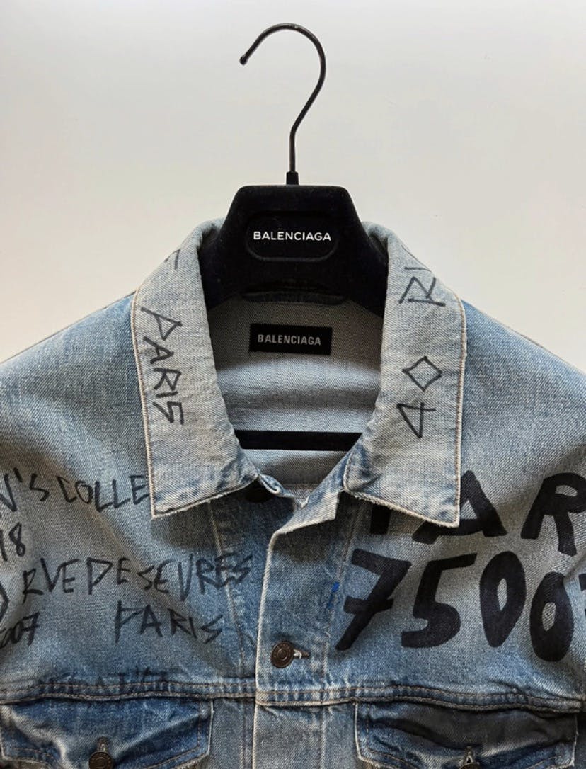 BALENCIAGA グラフィティデニムジャケット 2018 BALENCIAGA 2018 Balenciaga Graffiti Denim Jacket designed by