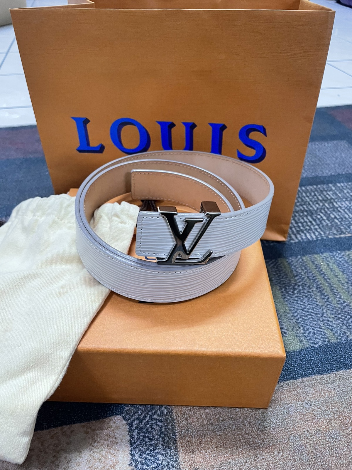 Louis Vuitton Authentic LOUIS VUITTON 34 size Belt Women  display picture 1