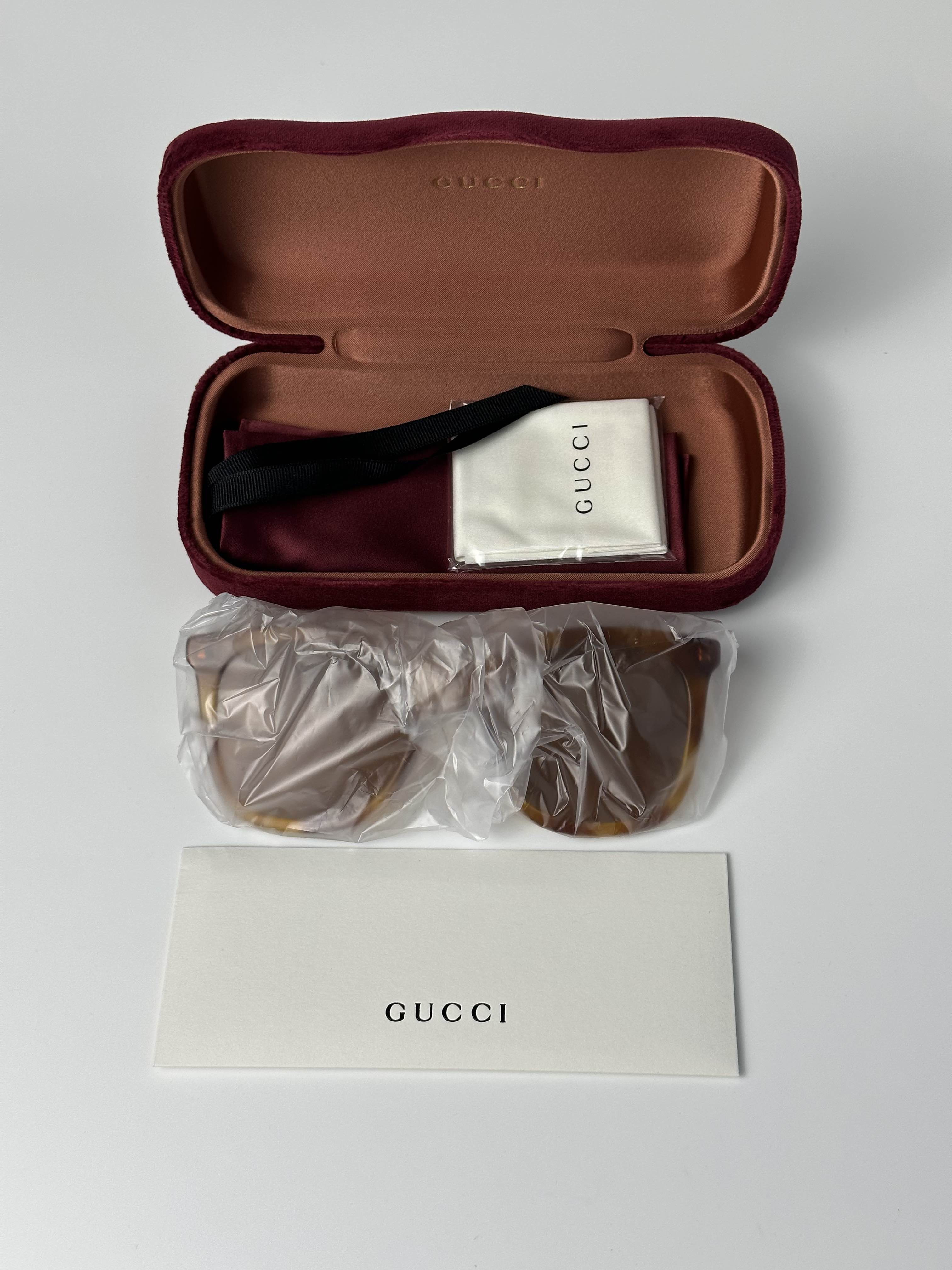 Gucci Brown Sunglasses with Velvet Case Selling a pair of authentic Gucci sunglasses in excellent  main image 2